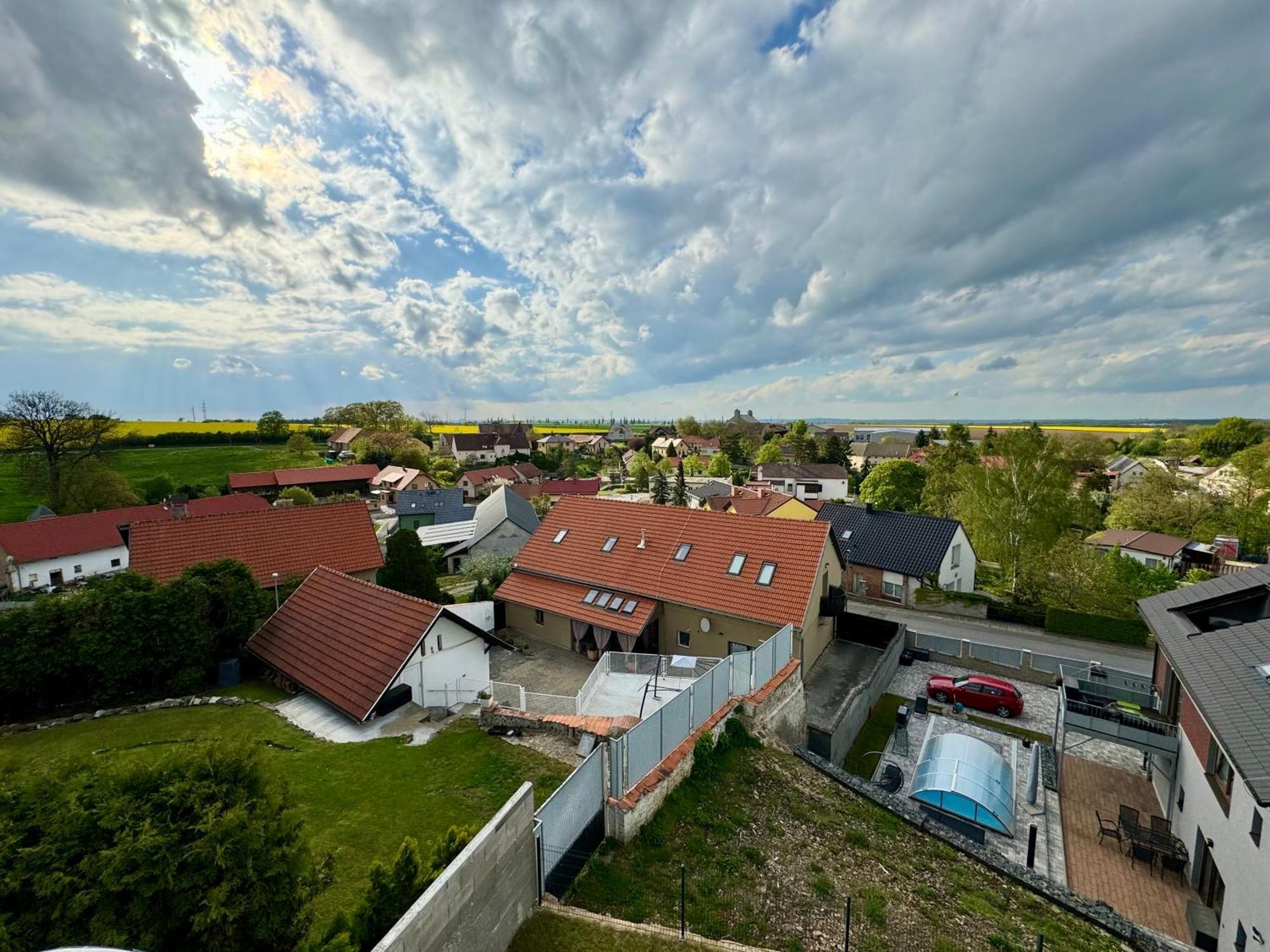 Byt Apartman 74M2 Vyhled Klid Priroda 布拉格 外观 照片