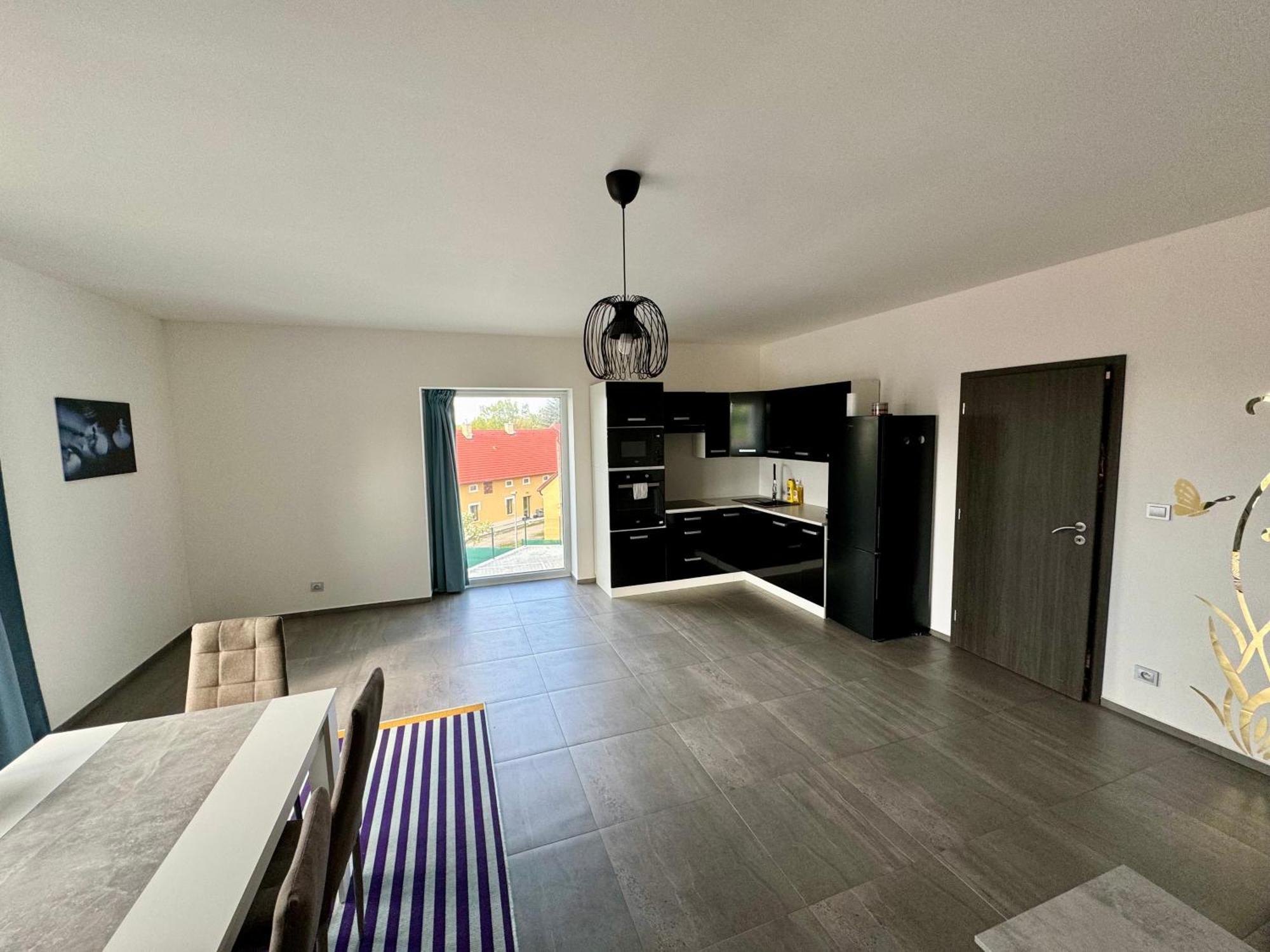 Byt Apartman 74M2 Vyhled Klid Priroda 布拉格 外观 照片