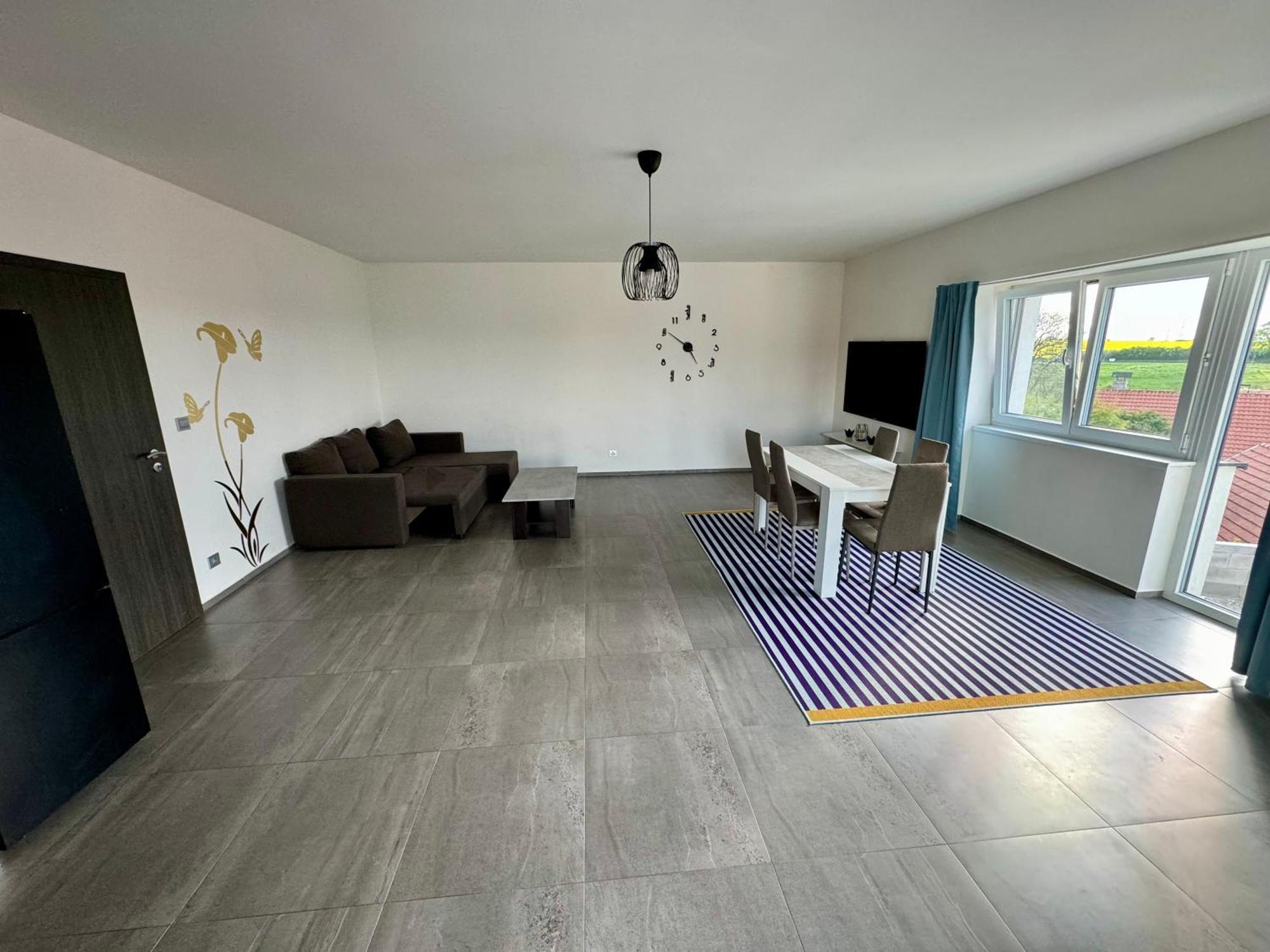 Byt Apartman 74M2 Vyhled Klid Priroda 布拉格 外观 照片